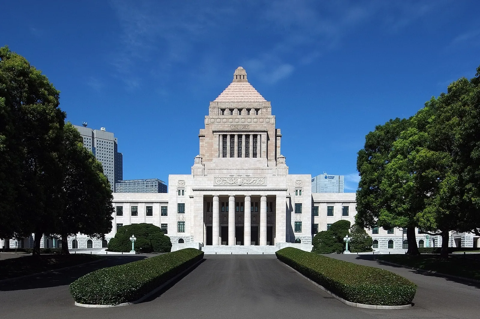 福田康夫・元首相が死去、90歳：22日に亡くなり、26日に発表