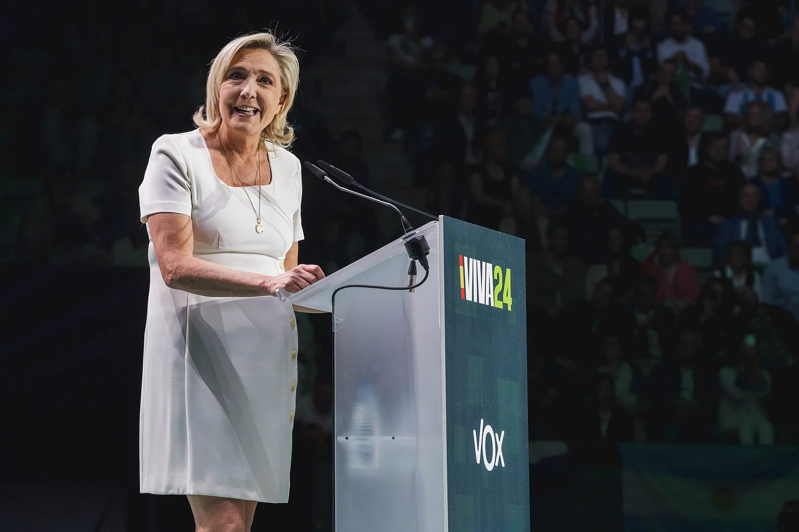 マリーヌ・ル・ペン氏、オルレアンで大統領選の運動を開始：「バルデラ氏が率いる挙国一致の内閣」
