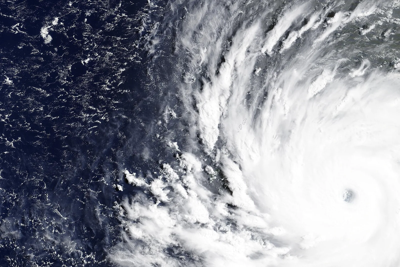 猛烈な台風30号、23〜24日に先島諸島へ接近:暴風・高波・土砂災害に厳重警戒